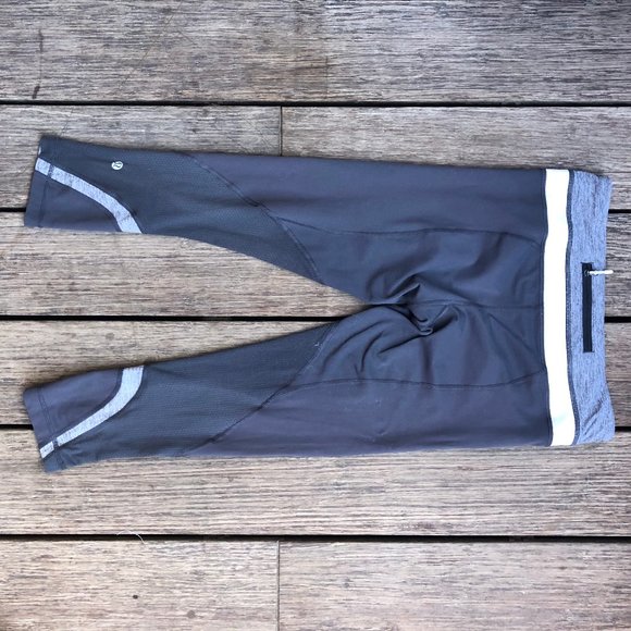 SALE! Lululemon Inspire Crops Leggings - Picture 2 of 6